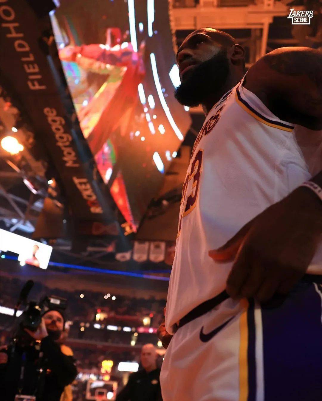 青岛队险胜深圳队，詹姆斯刷新纪录